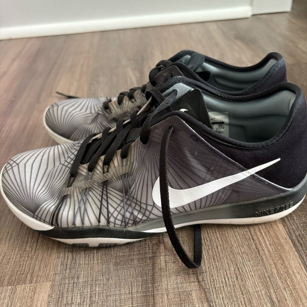 Nike Women's Gray and Black Athletic Shoes with White Swoosh